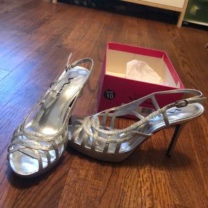 Women’s size 10 silver glitter heels